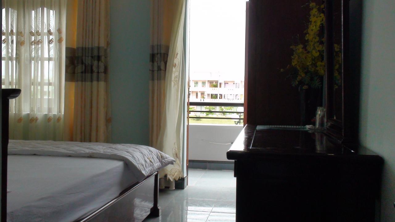 Thy Hung Hotel Туй Хоа Екстериор снимка
